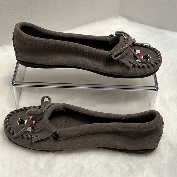 MINNETONKA Suede Moccasins, gray size 6 - Picture 2 of 13